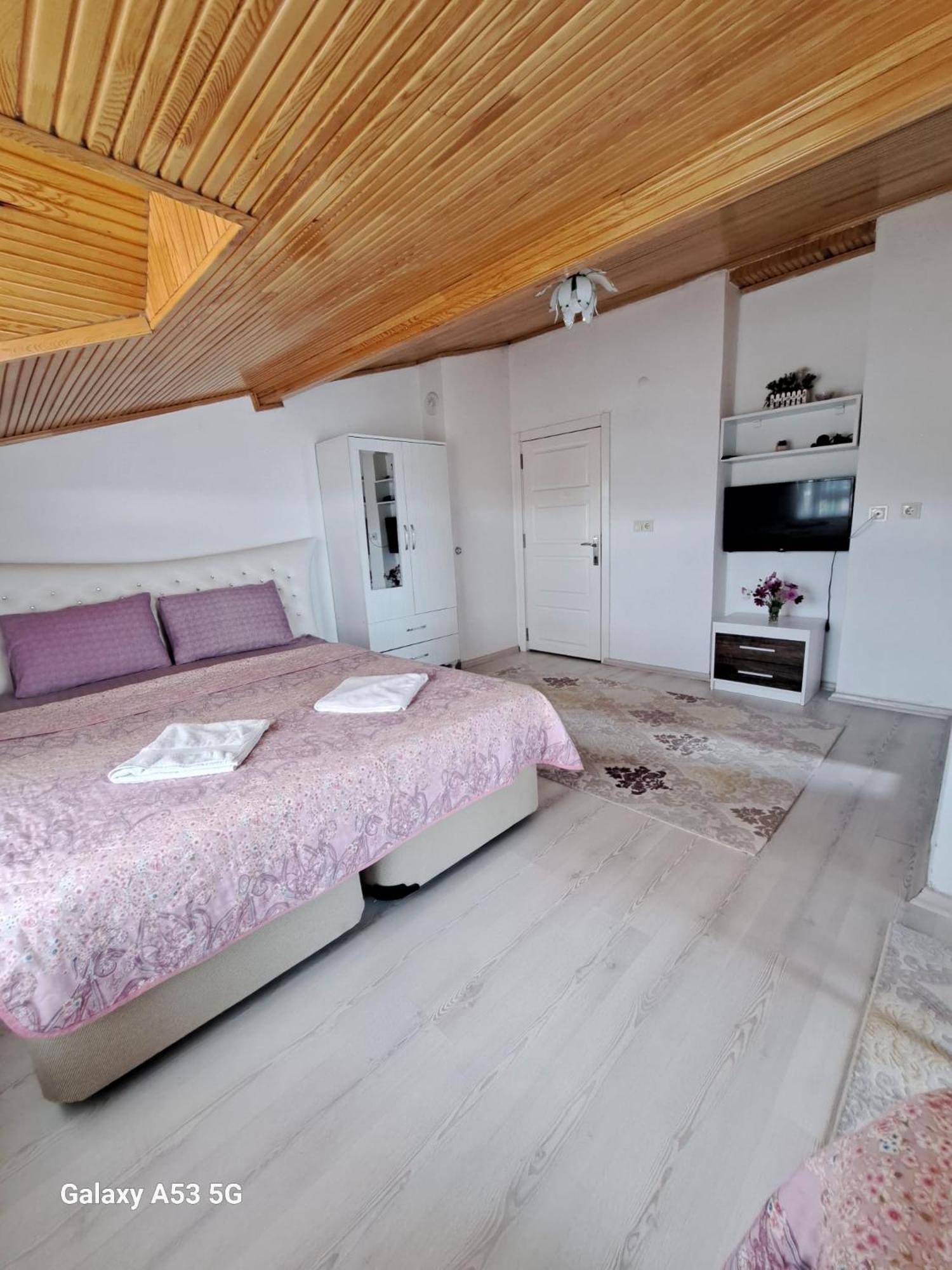 Salda Goelue Celikoez * Yesilova (Burdur)